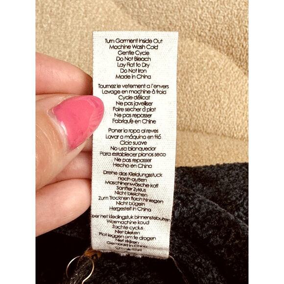 P.J. Salvage Navy Black Animal Pattern Chenille Beanie Women's NWT - Picture 4 of 5